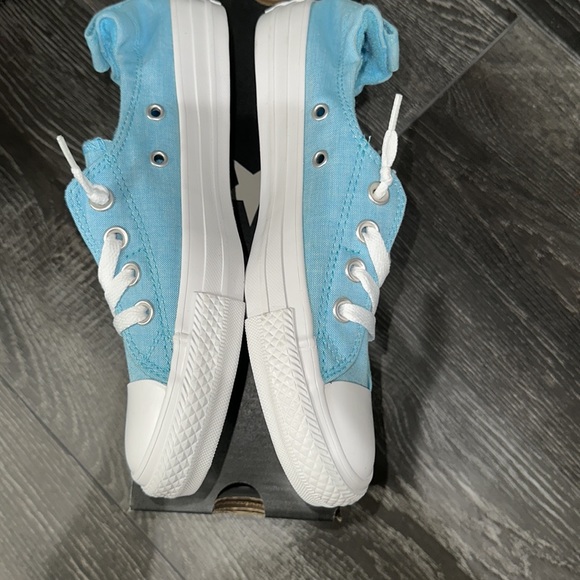 Blue converse - Picture 2 of 5